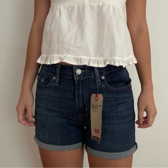 Levi’s Mid Length Shorts - Picture 1 of 4